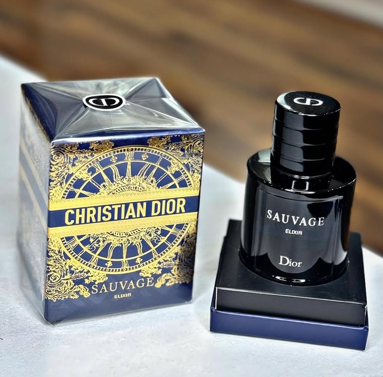 Glavne note su vreli začini svježe začinski drvene note aromatični lavanda meke začinske note cimet amber puderaste note balzamičan